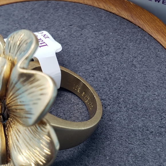 Lia Sophia Azalea Ring 💍 - Picture 2 of 9